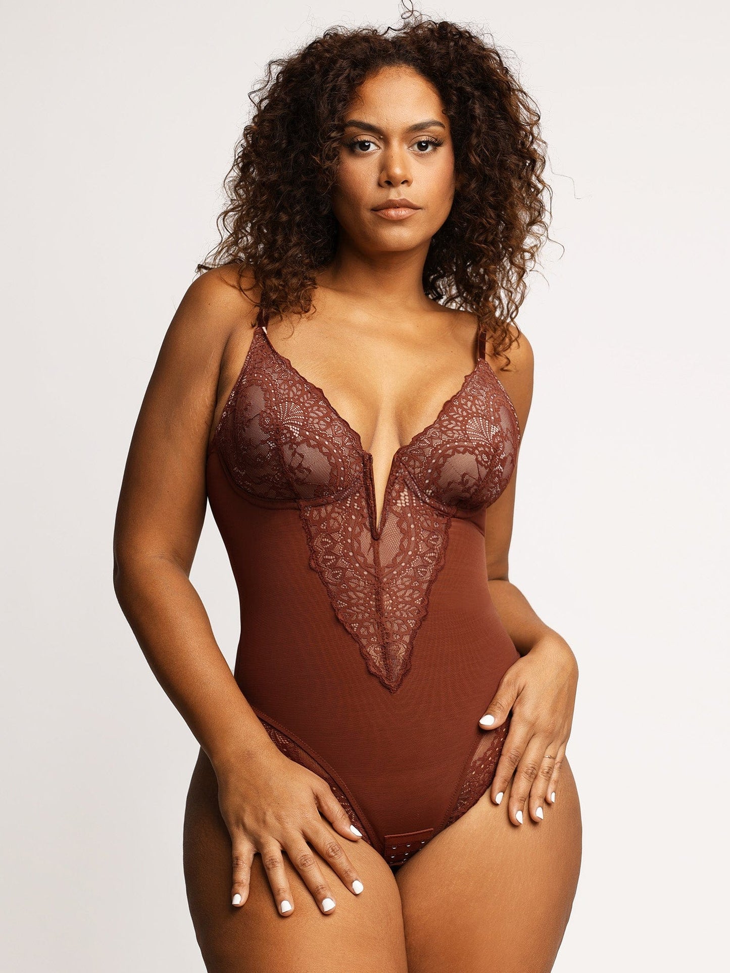 Elena | Shapewear Body med Blonder eller Imitert Skinnskjørt