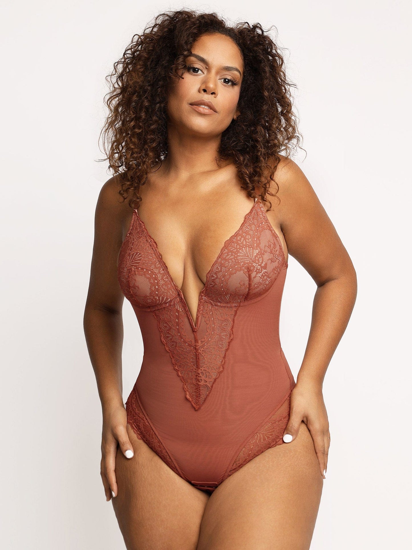 Elena | Shapewear Body med Blonder eller Imitert Skinnskjørt